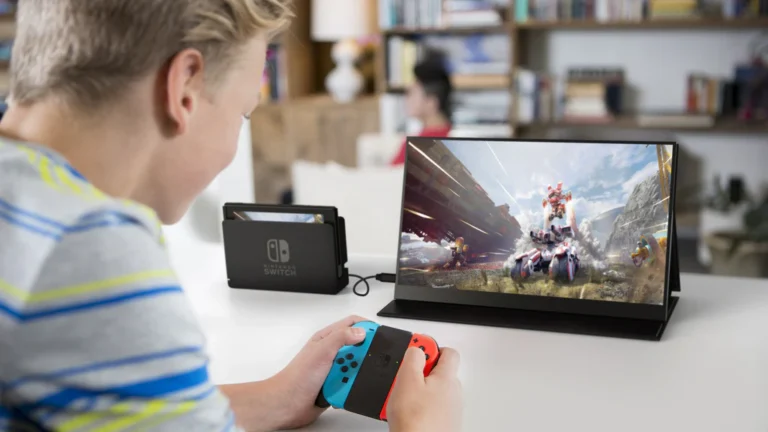 Nintendo Switch an einen Gaming-Monitor angeschlossen mit lebendigen Farben und scharfer Grafik